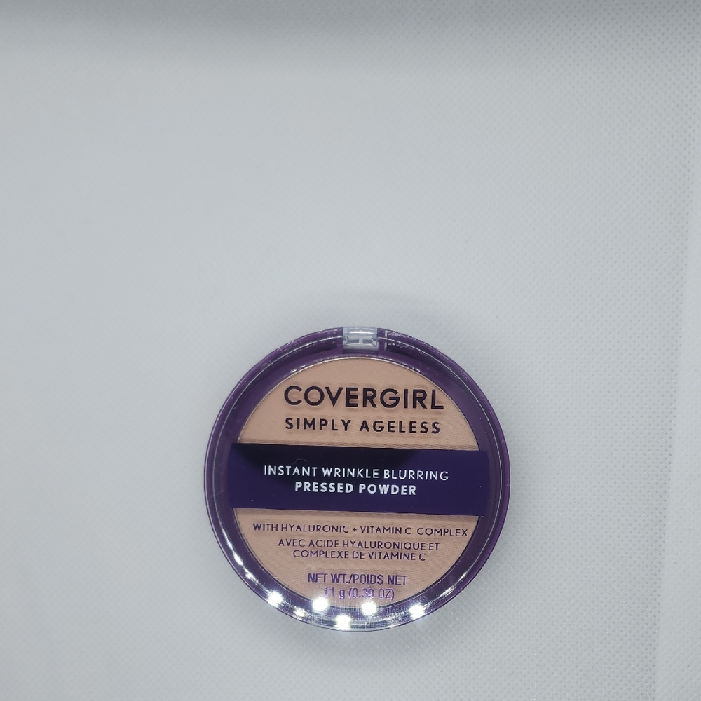 Covergirl Simply Ageless Pressed Powder - 210 Classic Ivory